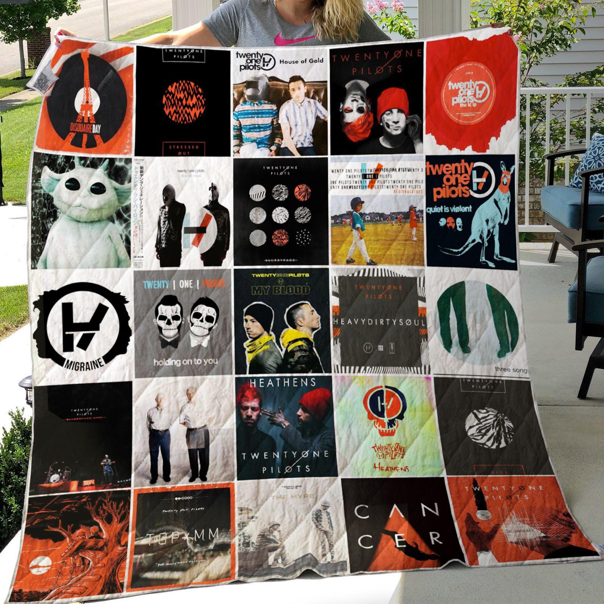 Vintage Pilotss band Albums Quilt Blanket, Pilotss band Cozy Quilt Blanket, Bedding Blanket, Bedding Decor, Home Decor Gift.