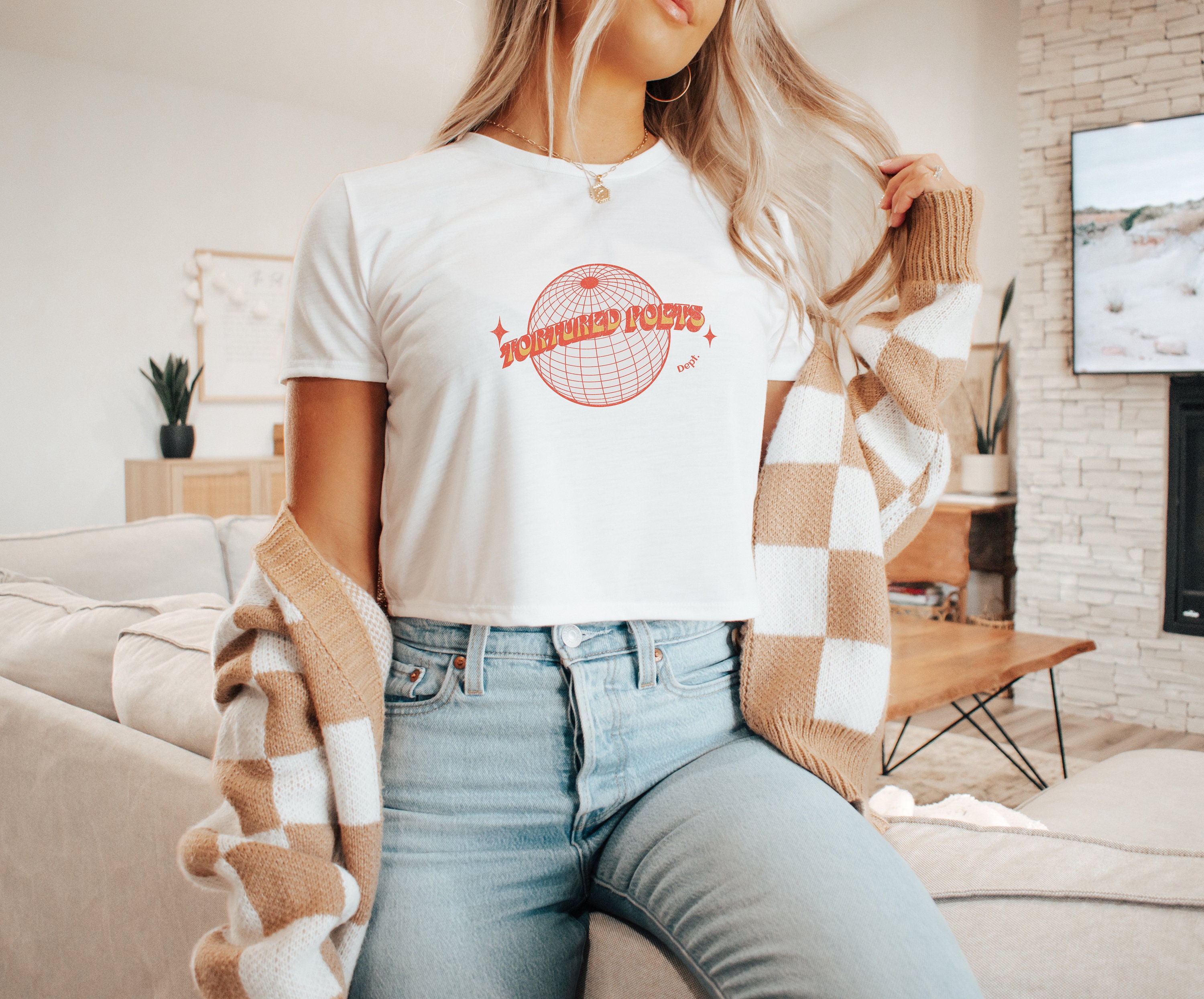 Baby Tee Retro Design T-Shirt for Girl Cropped Fit Tee